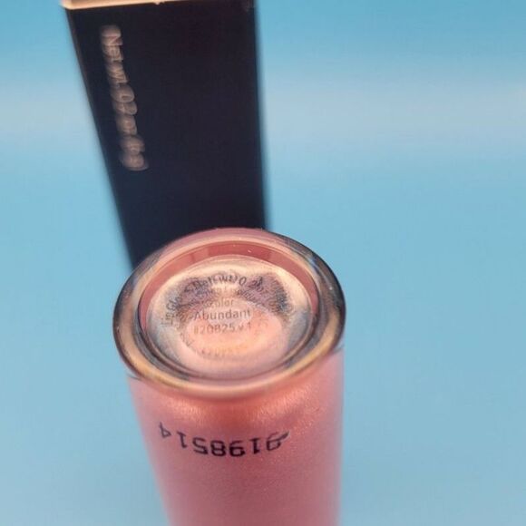 NIB Savvy Minerals by Young Living Lip Gloss Color Abundant (Sheer Light Pink) - Picture 2 of 8